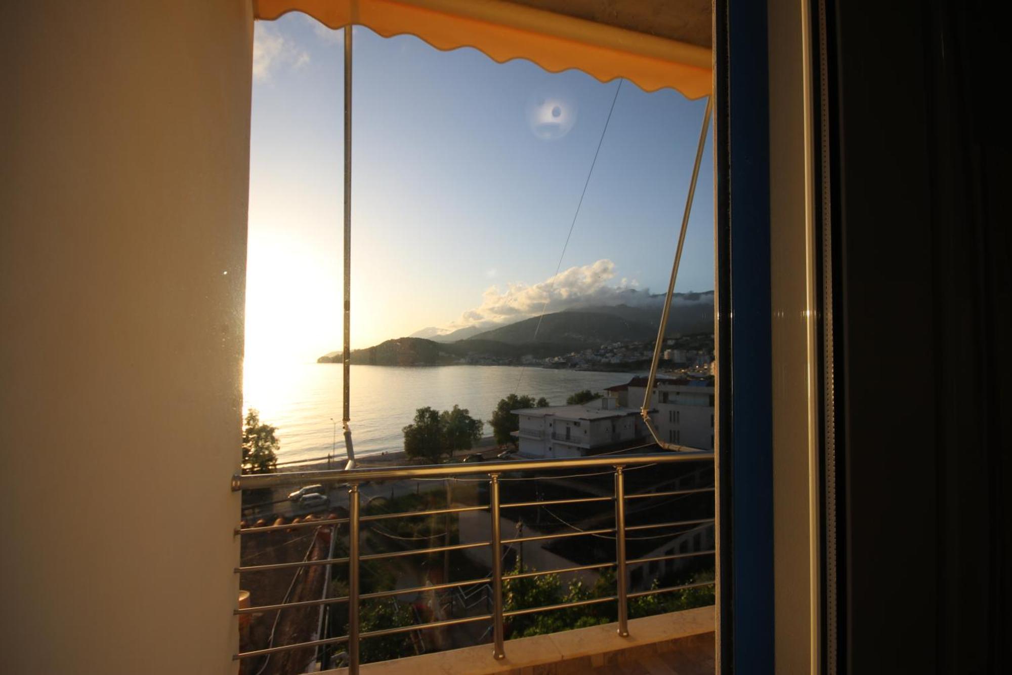 Rooms With View Himare Exterior photo