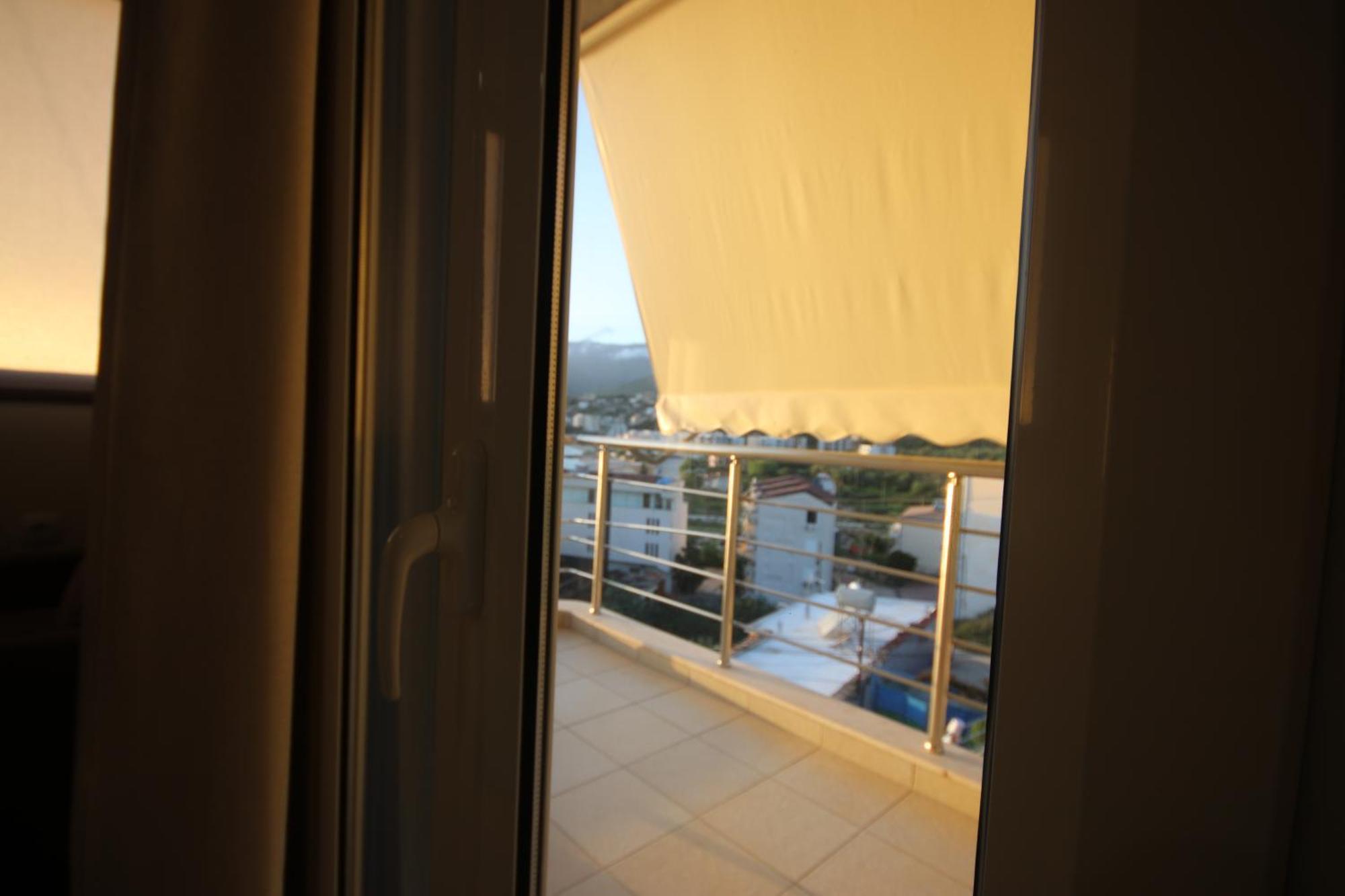 Rooms With View Himare Exterior photo